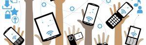 Bilden är en teckning som visar sju händer som sträcks upp med var sin smartphone, kamera eller dator som alla är förbundna med pilar.