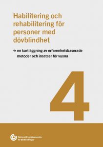 Omslagsssida för "Habilitering och rehabilitering för personer med dövblindhet, med ockragul rubrik och sidfot samt en stor ockragul fyra nere till höger. Foto.